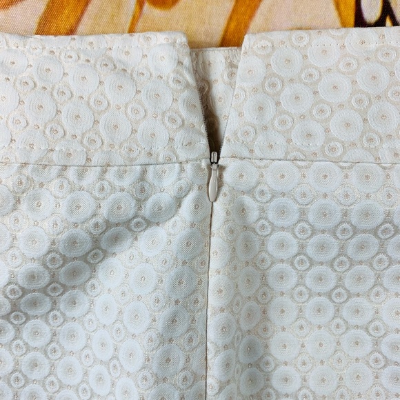 Ann Taylor Women Pencil Silhouette Skirt Cotton Blend, Color Tan / Ivory - Picture 3 of 11